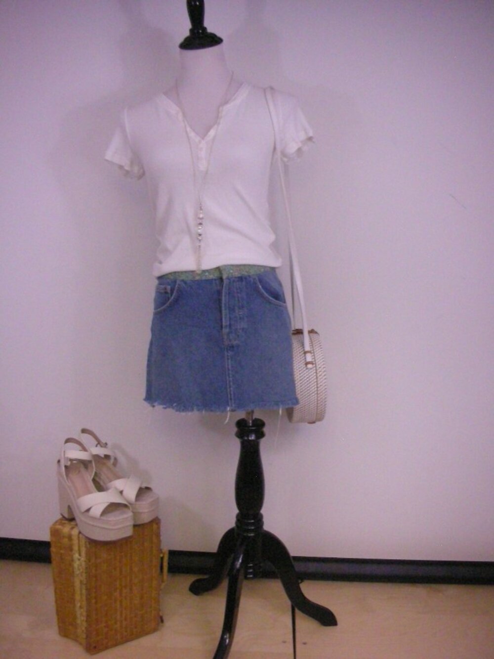 Brandy Melville White Henley‎ Baby Tee Fitted Stretch Cotton Top Small